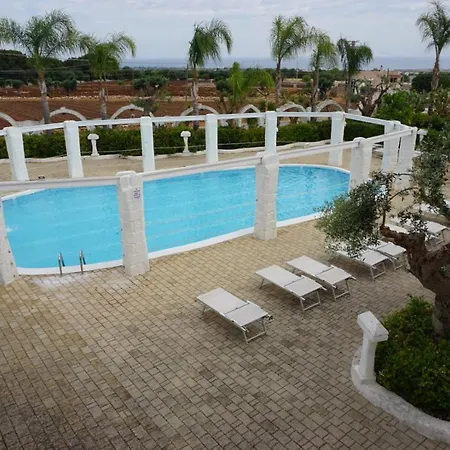 尼古拉酒店 3* 滨海波利尼亚诺