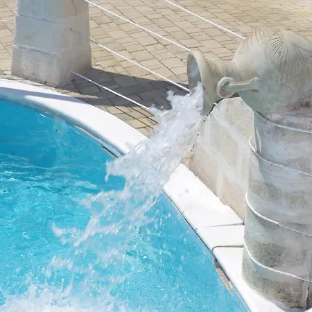 尼古拉酒店 3* 滨海波利尼亚诺